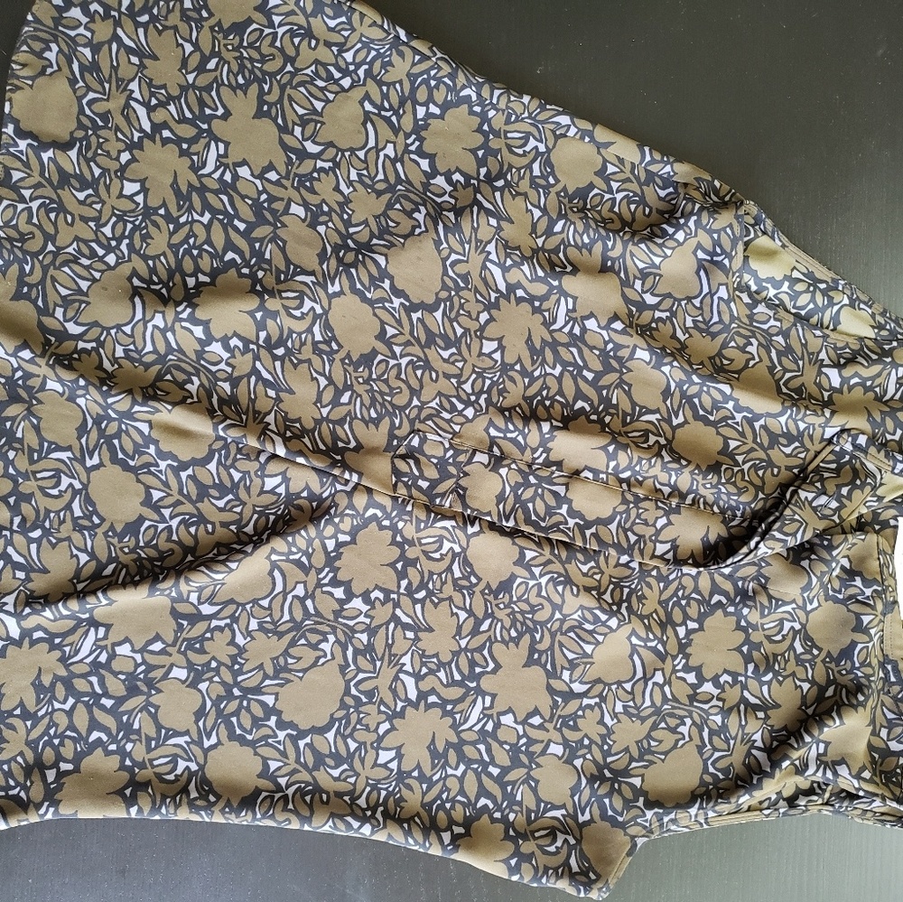Dark green patterned sleeveless blouse